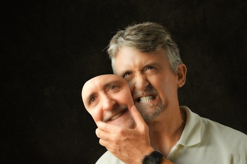 Married to a Narcissist? The Do’s and Don’ts of Surviving